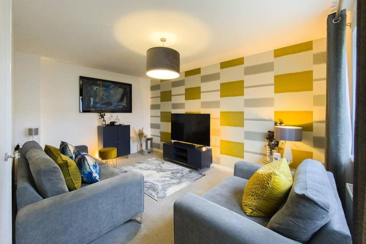Stunning 4 Bed House With Cinema & Parking Manchester