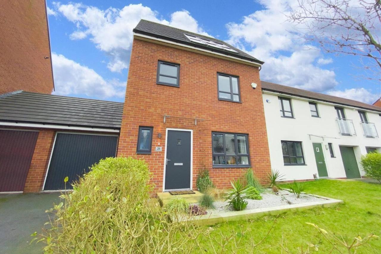 Stunning 4 Bed House With Cinema & Parking Vakantiehuis Manchester