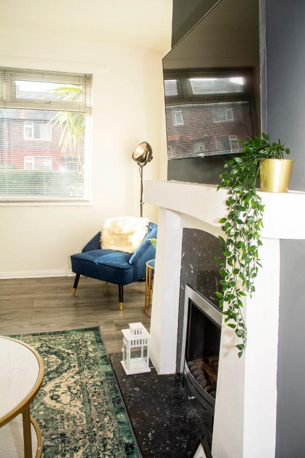Trafford House - Stylish 3-bed With Private Parking Manchester