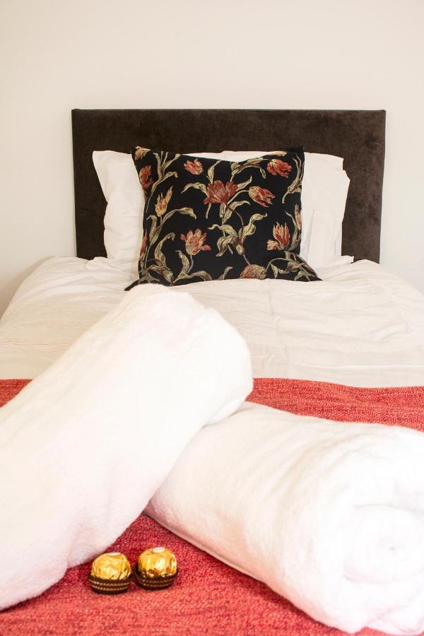 Holiday home Trafford House - Stylish 3-bed With Private Parking