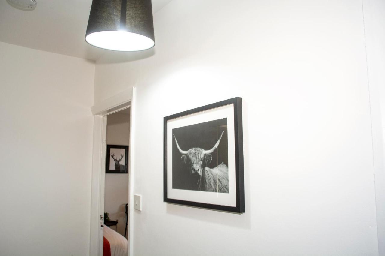 Holiday home Trafford House - Stylish 3-bed With Private Parking Manchester