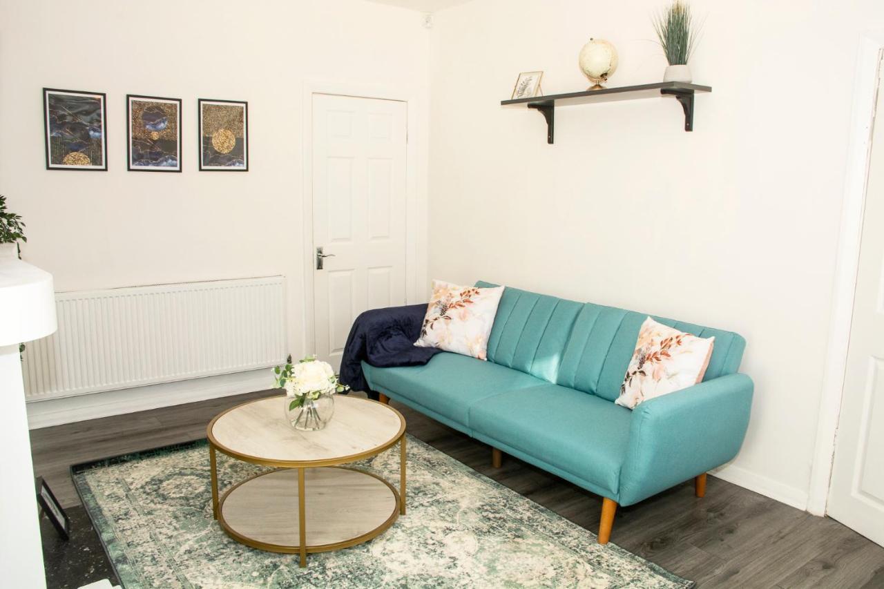 Holiday home Trafford House - Stylish 3-bed With Private Parking Manchester