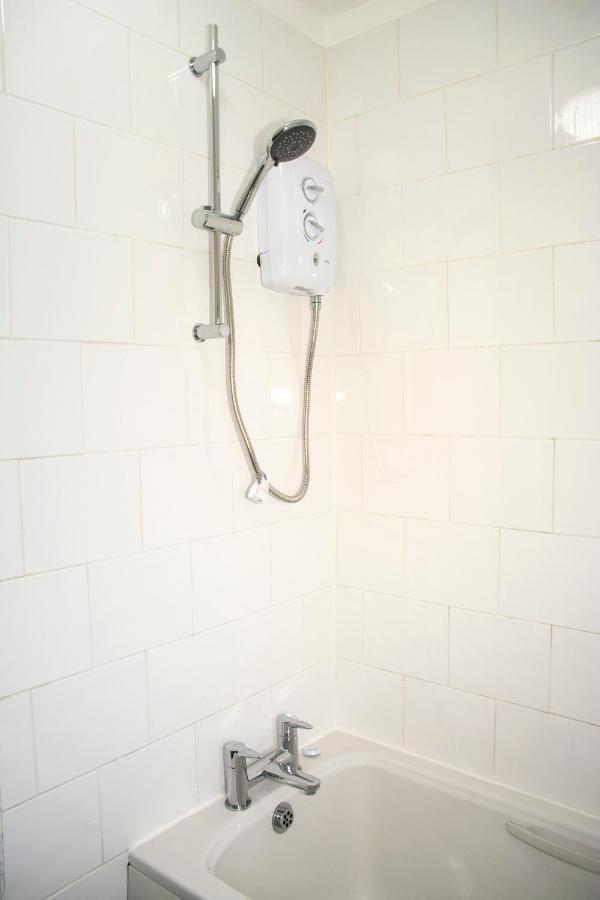 Holiday home Trafford House - Stylish 3-bed With Private Parking Manchester