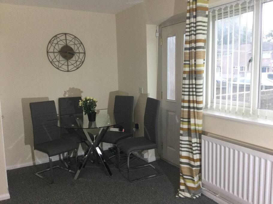 Apartment Residential Within Easy Reach Of Town Manchester