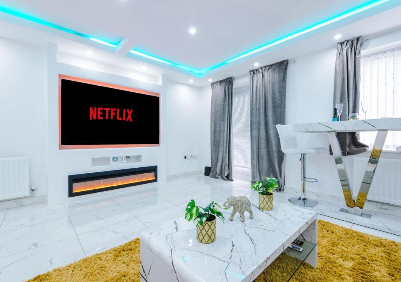 Luxury 3 Bedroom House Close To Center Manchester