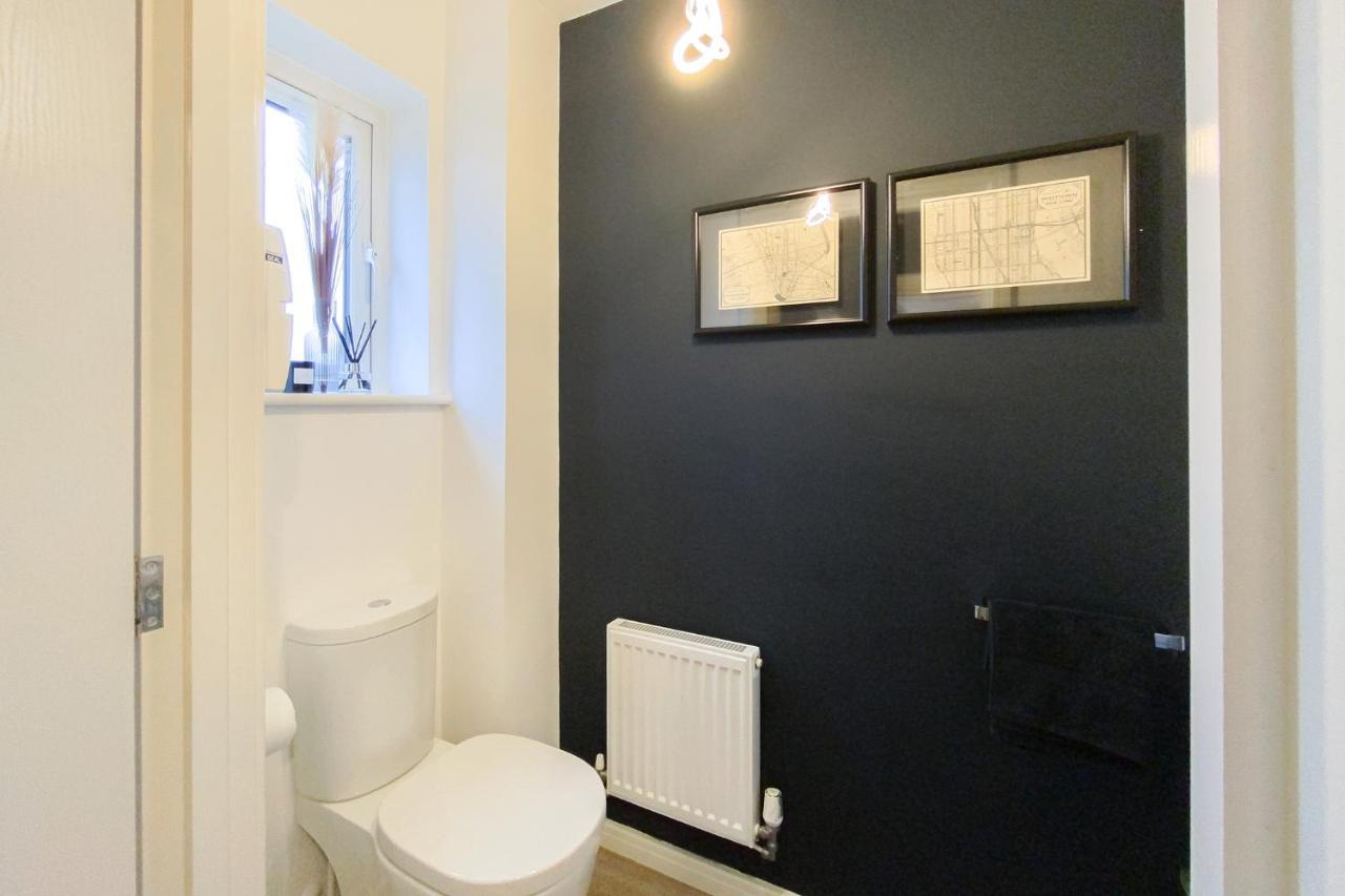 Vakantiehuis Stunning 4 Bed House With Cinema & Parking *