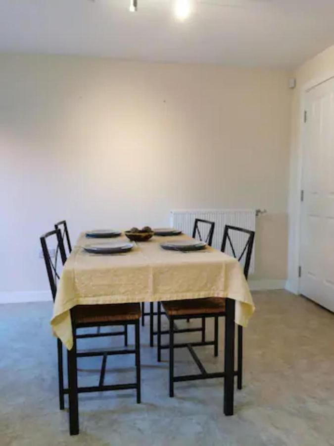 Entire 3 Bedroom House Free Parking Holiday home *