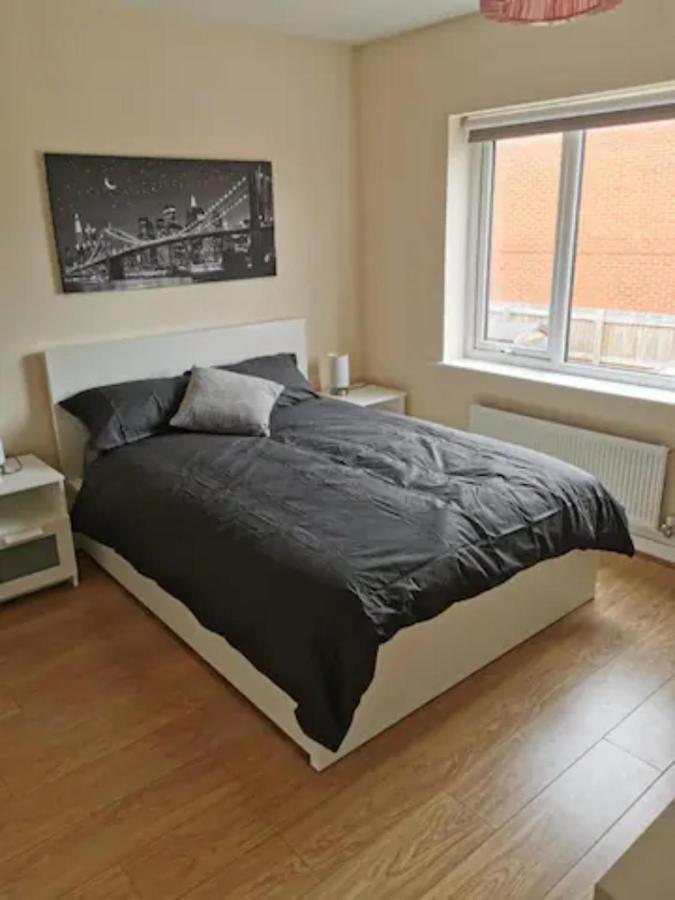 Holiday home Entire 3 Bedroom House Free Parking *