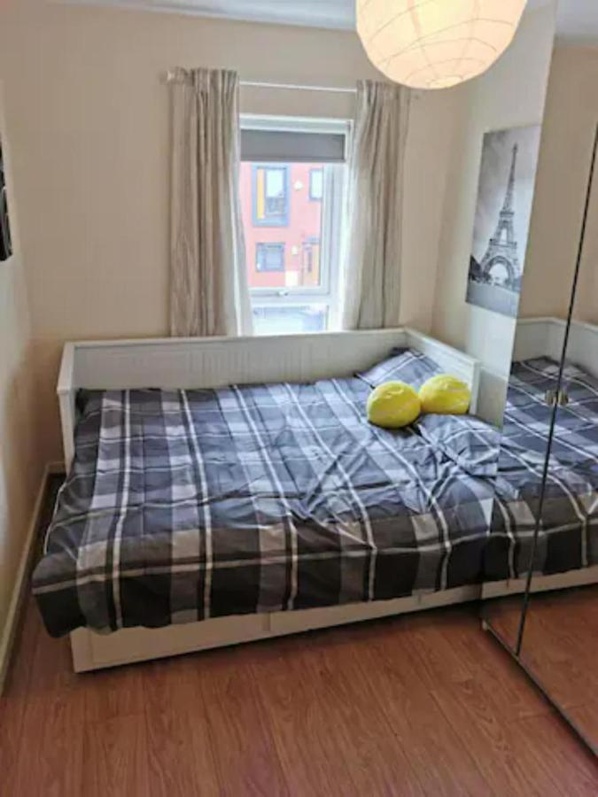 Entire 3 Bedroom House Free Parking