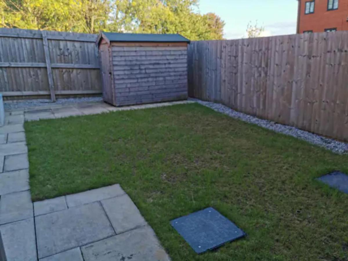 Entire 3 Bedroom House Free Parking Manchester