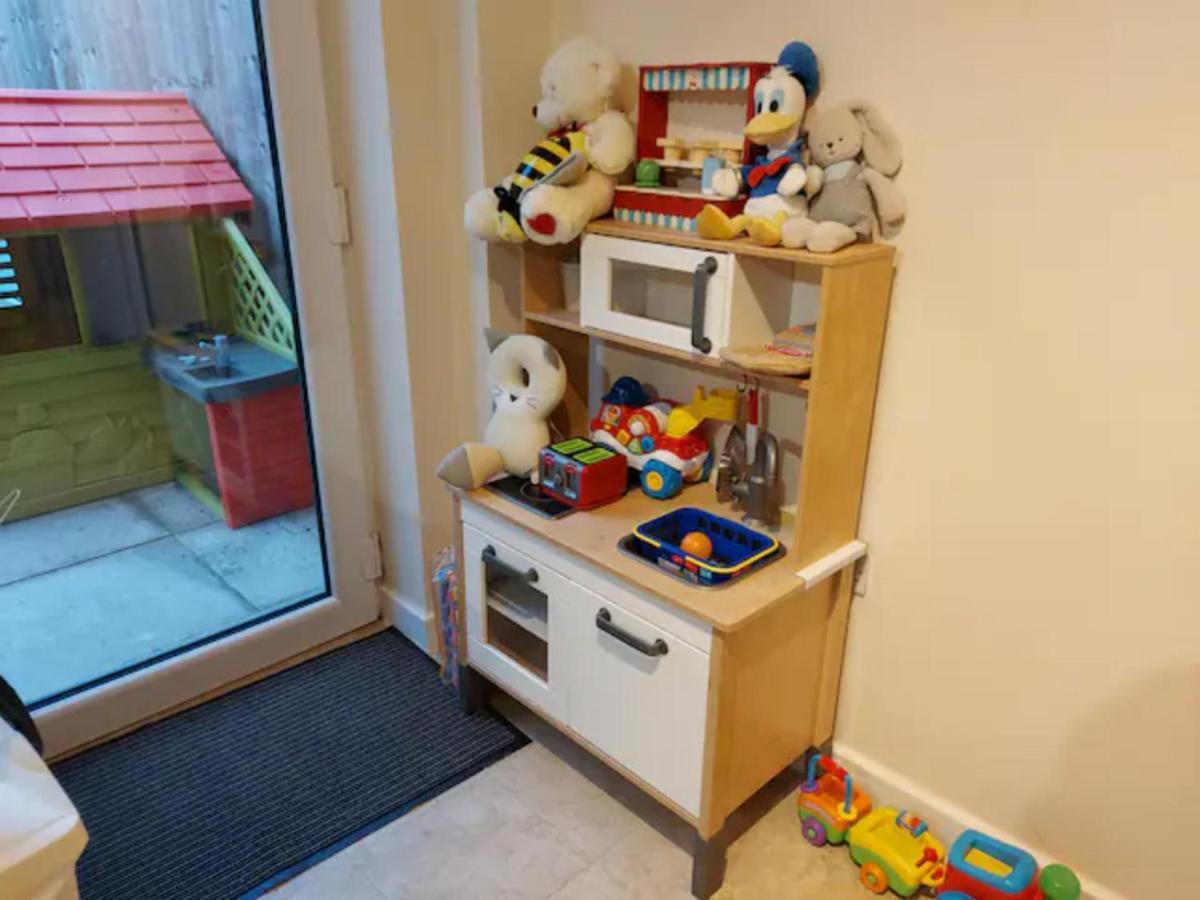 Holiday home Entire 3 Bedroom House Free Parking *