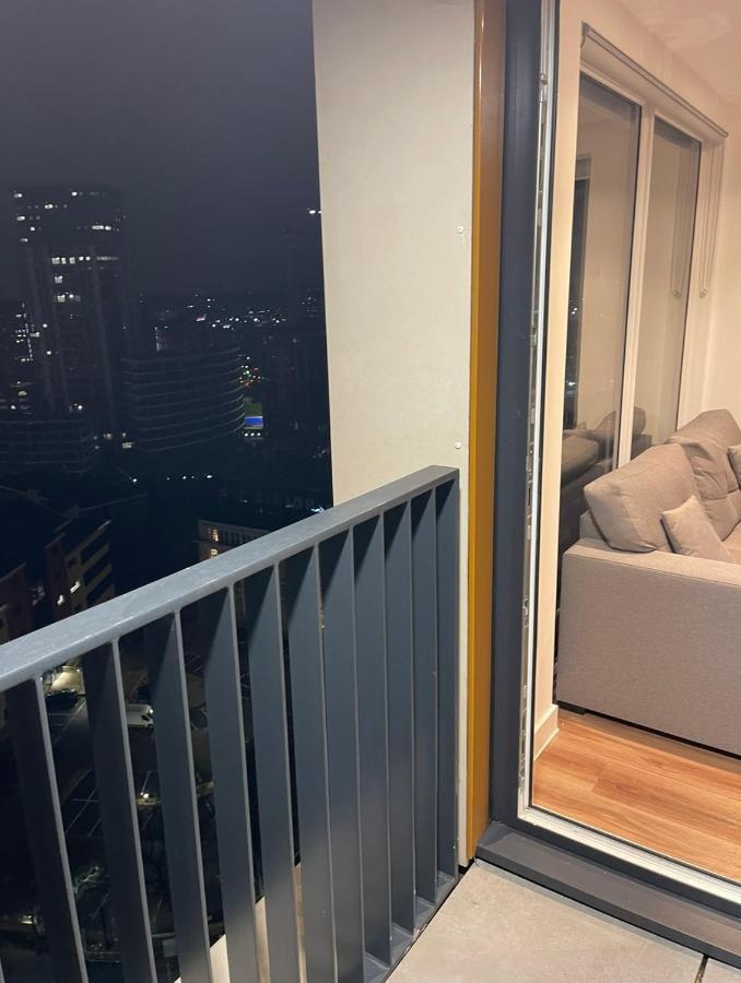 Luxury With Balcony Views Apartment Manchester