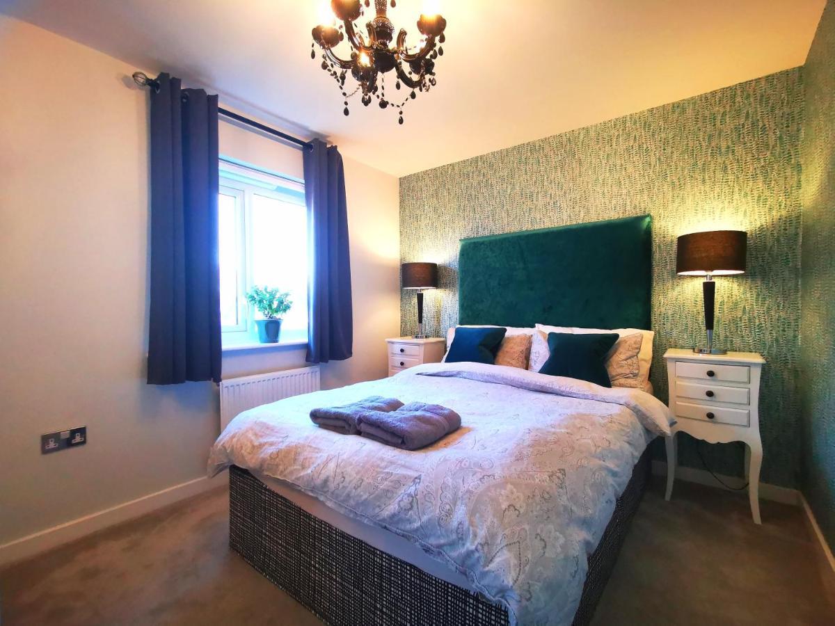 The Lawnswood - With Free Parking Holiday home
