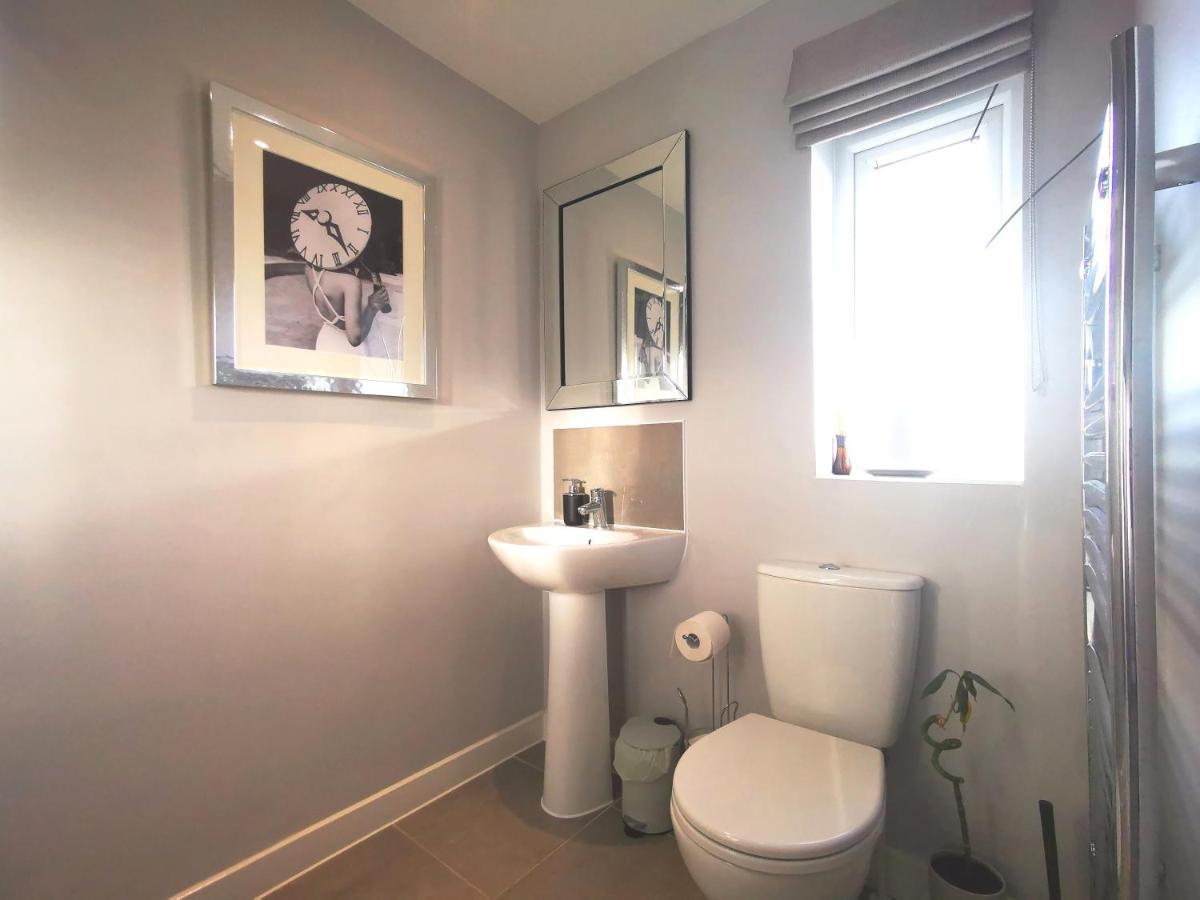 Holiday home The Lawnswood - With Free Parking Manchester