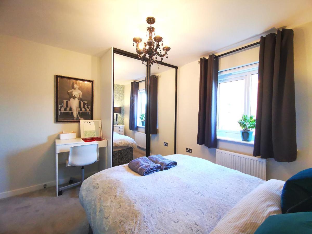 The Lawnswood - With Free Parking Manchester