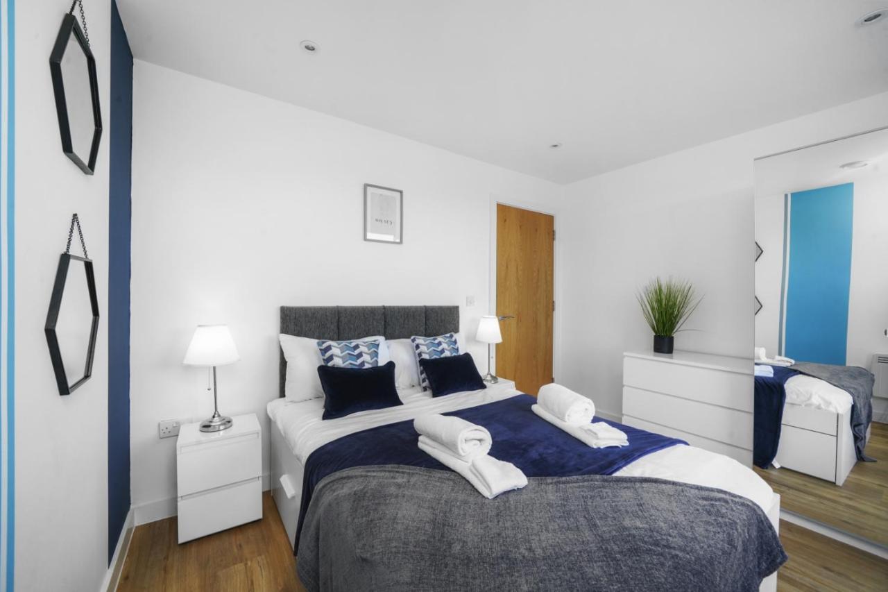 Stunning Centre Penthouse - Sleeps 10 - Parking * Manchester