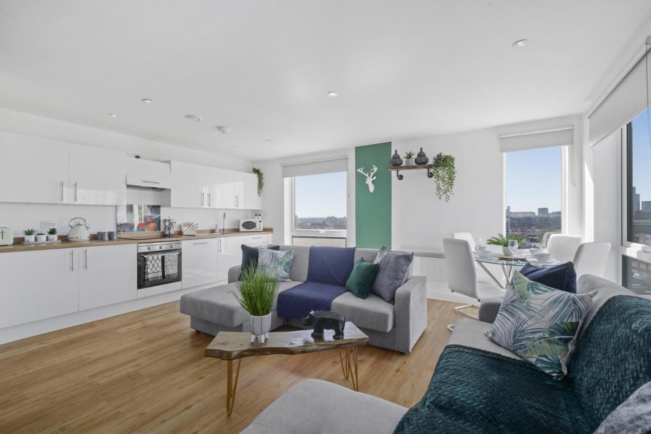 Stunning Centre Penthouse - Sleeps 10 - Parking Apartment *