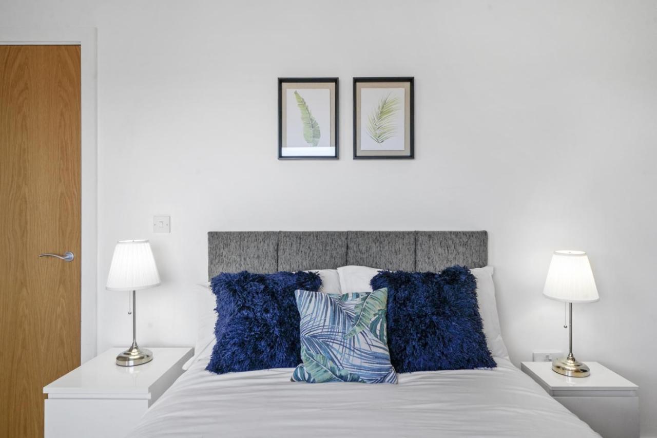 Stunning Centre Penthouse - Sleeps 10 - Parking Apartment Manchester