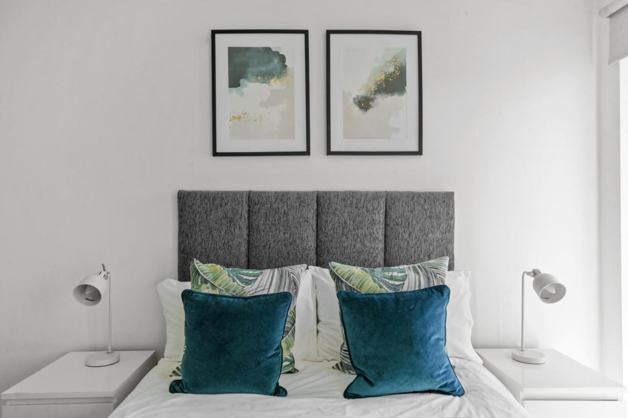 Apartment Stunning Centre Penthouse - Sleeps 10 - Parking Manchester