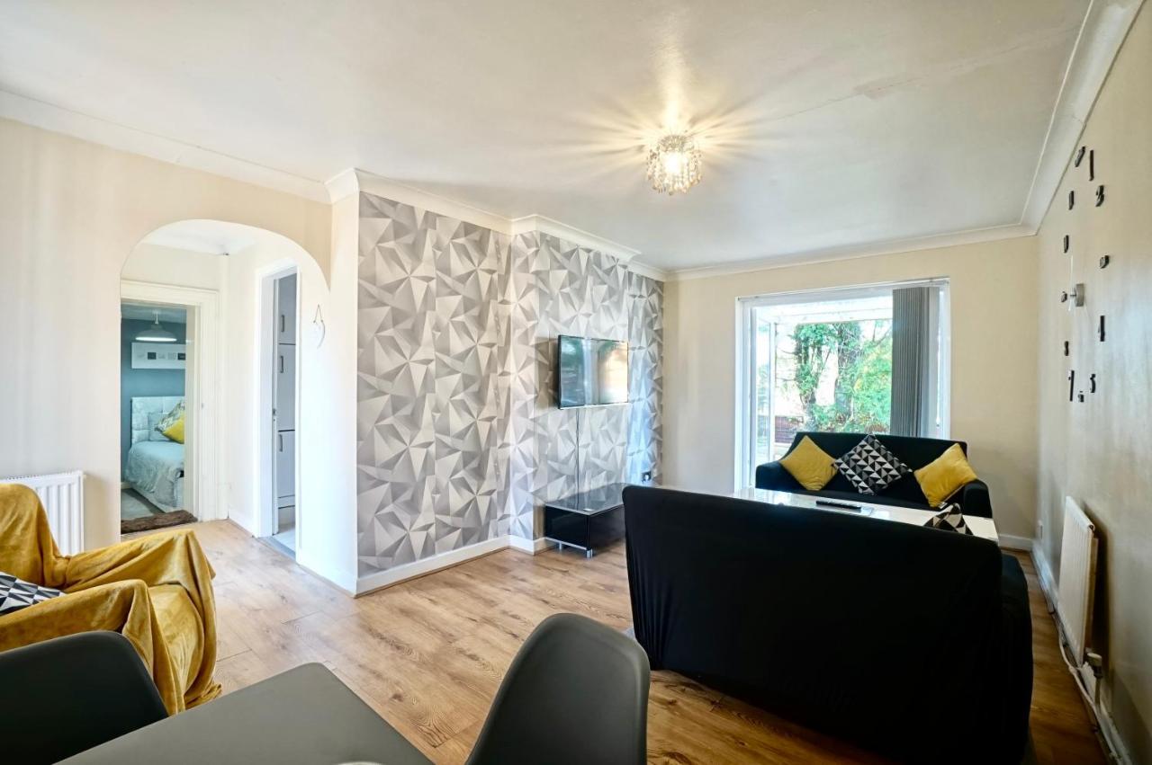 Lovely 1 Bed House Share! Free Off Road Parking! Large Rear Garden