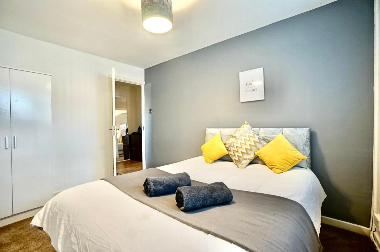 Lovely 1 Bed House Share! Free Off Road Parking! Large Rear Garden Holiday home *