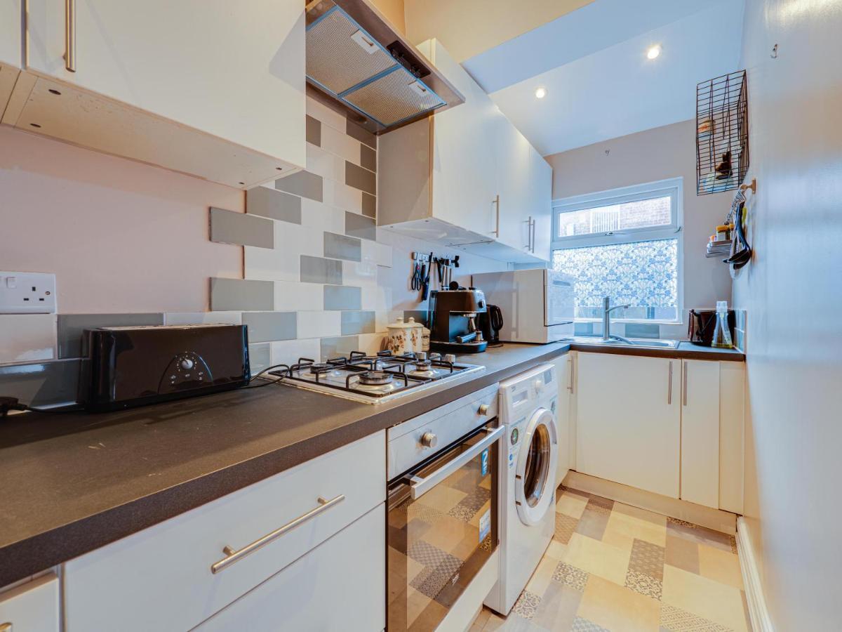 Cheerful 2 bedroom property Levenshulme Vakantiehuis *