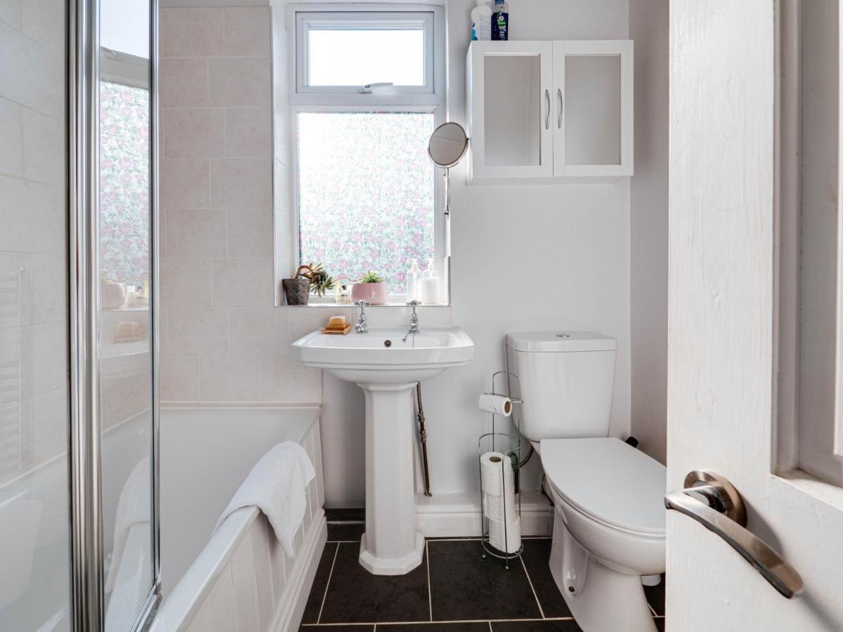 Vakantiehuis Cheerful 2 bedroom property Levenshulme Manchester