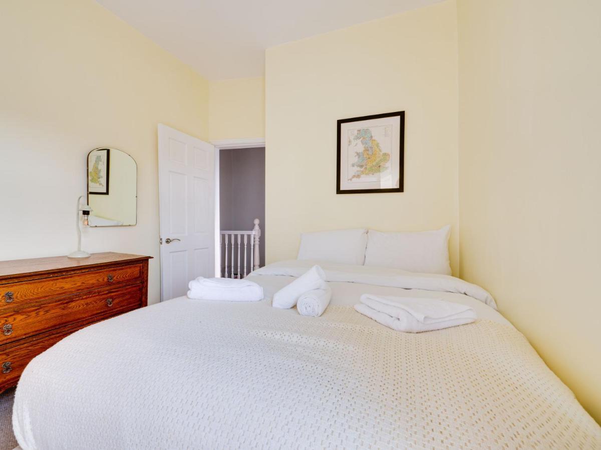 Cheerful 2 bedroom property Levenshulme *