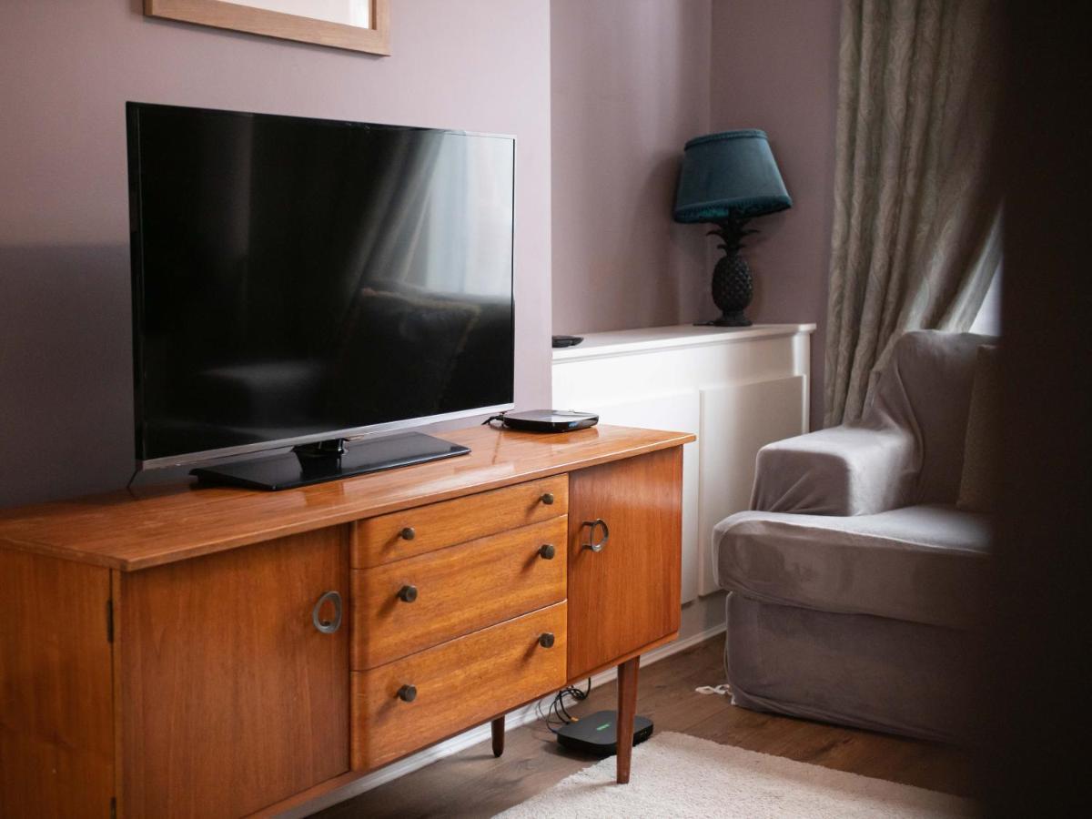 Cheerful 2 bedroom property Levenshulme *