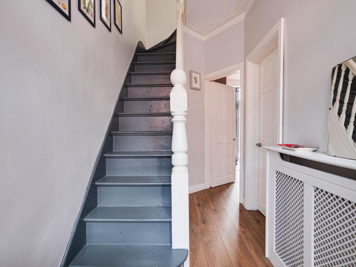 Cheerful 2 bedroom property Levenshulme * Manchester