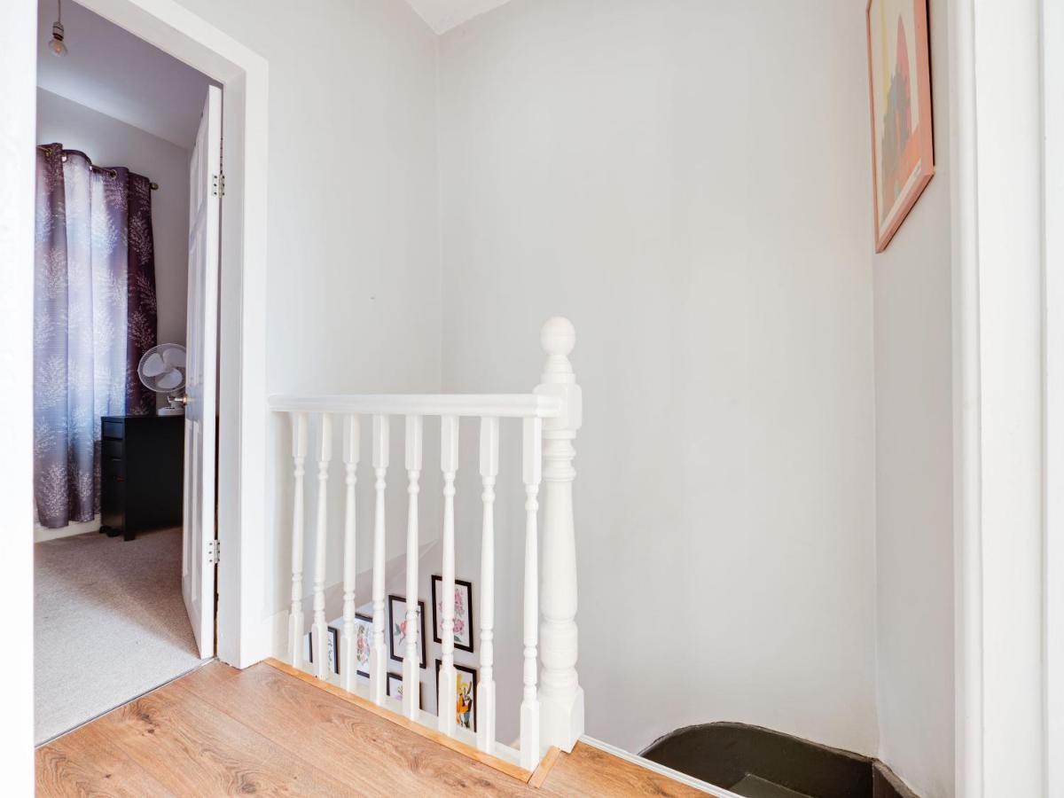 Vakantiehuis Cheerful 2 bedroom property Levenshulme *