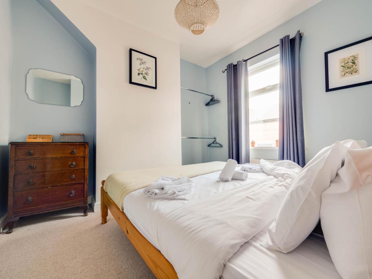 Cheerful 2 bedroom property Levenshulme *