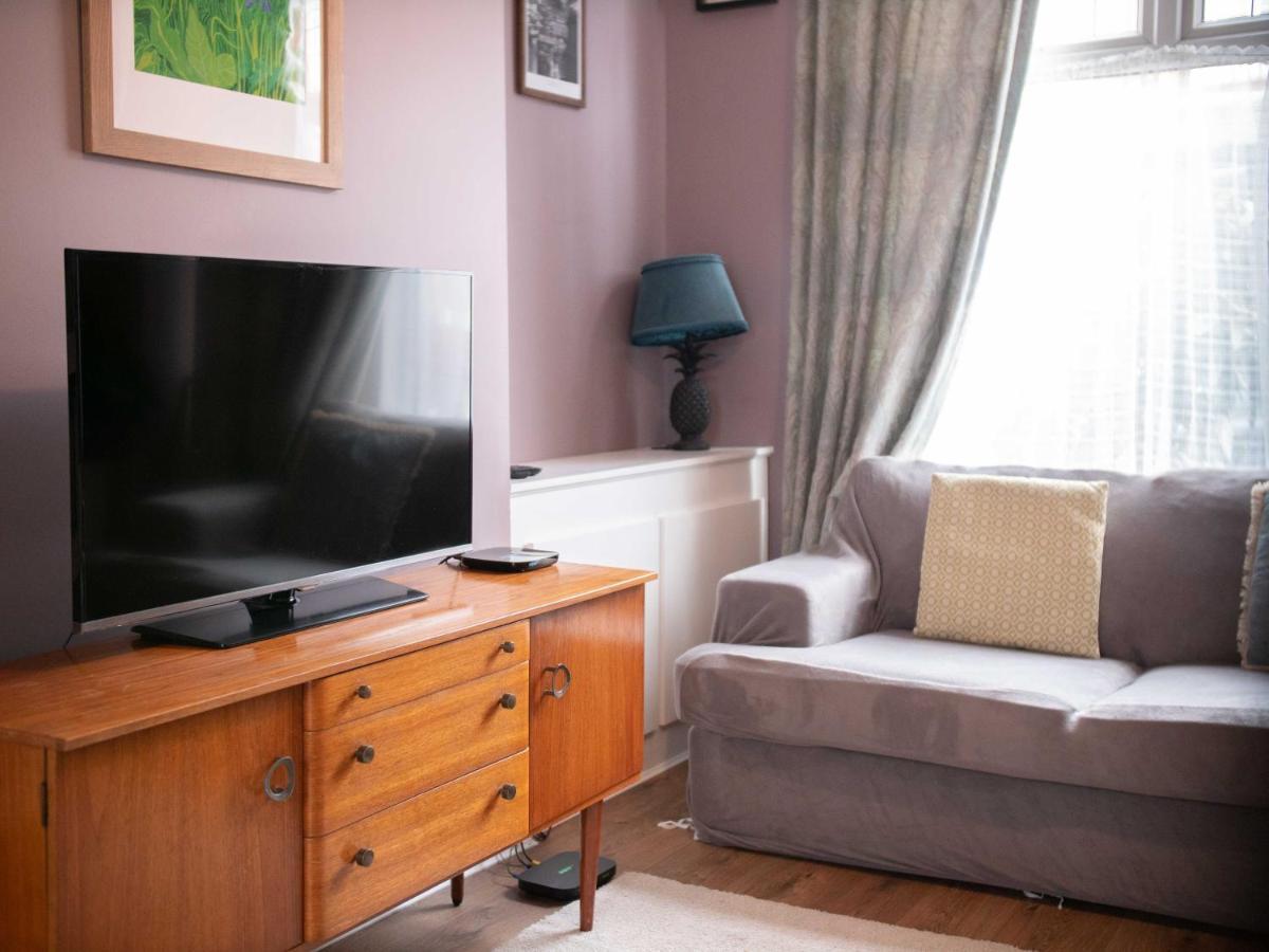 Vakantiehuis Cheerful 2 bedroom property Levenshulme *