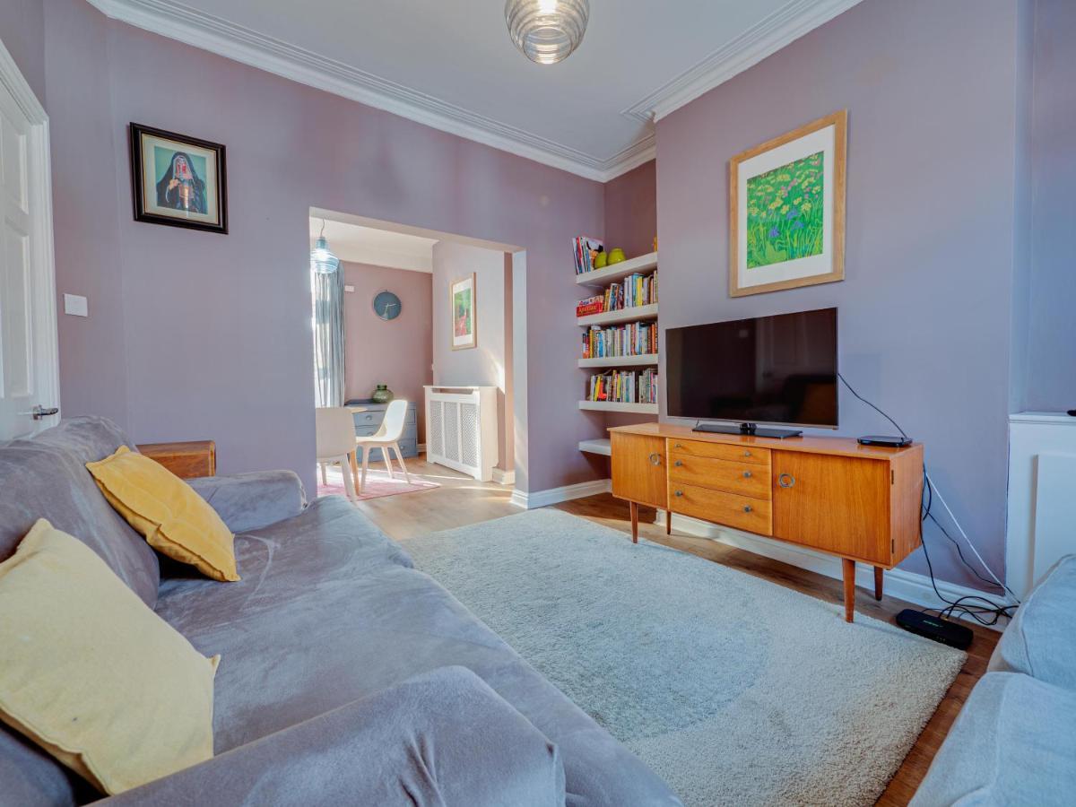 Cheerful 2 bedroom property Levenshulme * Manchester