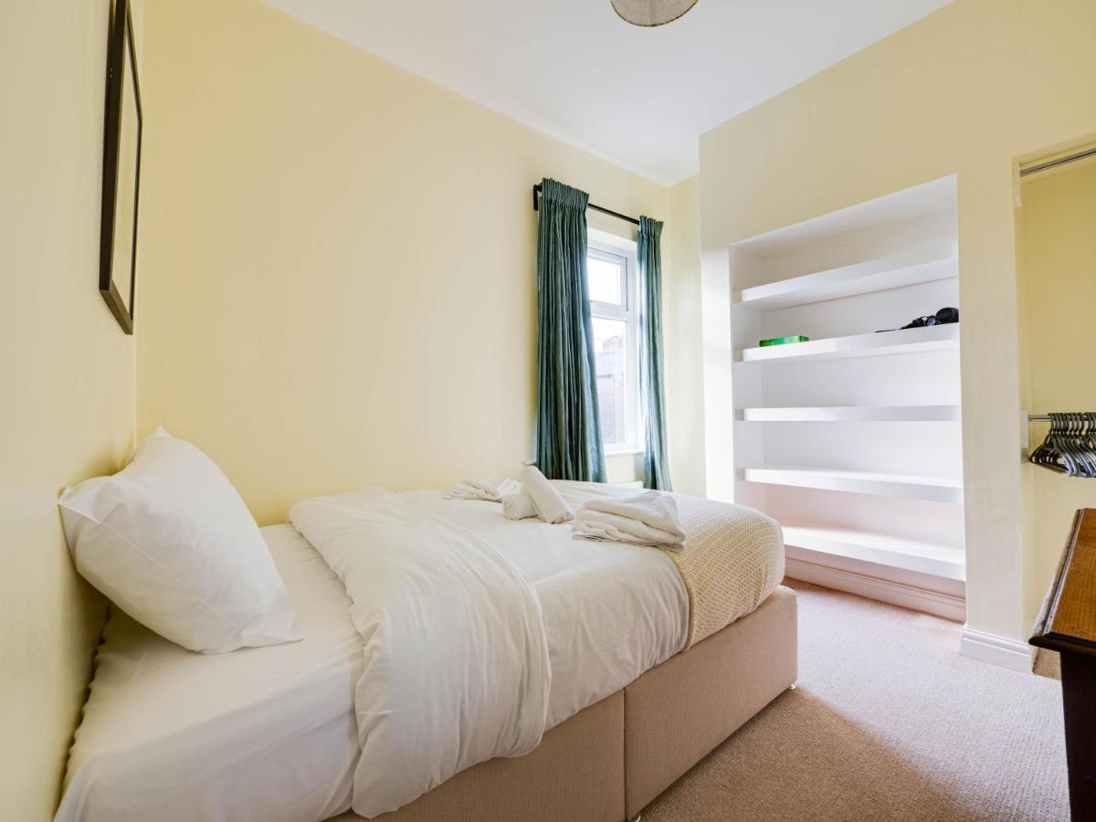 Cheerful 2 bedroom property Levenshulme * Manchester