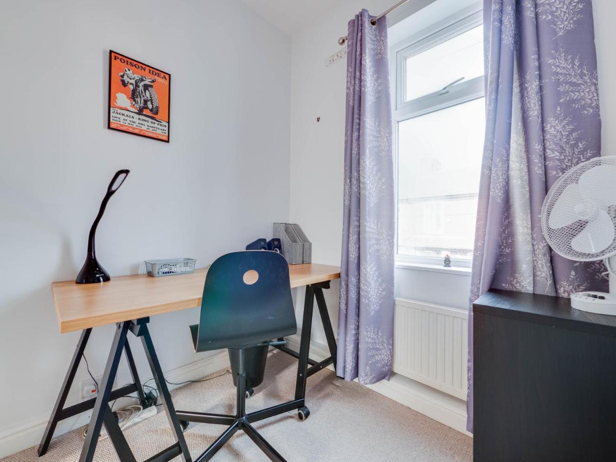 Cheerful 2 bedroom property Levenshulme Vakantiehuis