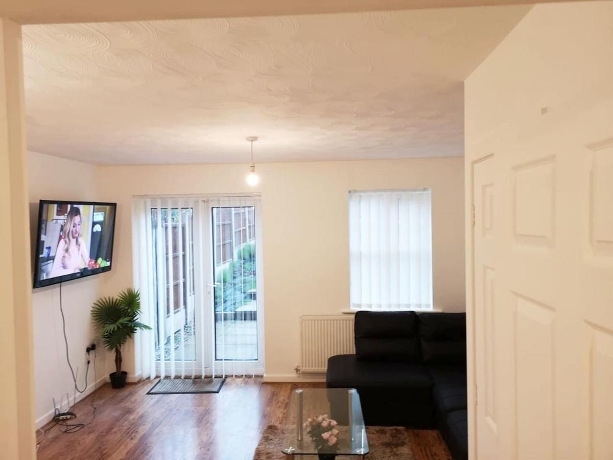 Quiet Residential Area Within Easy Reach To Town Vakantiehuis Manchester