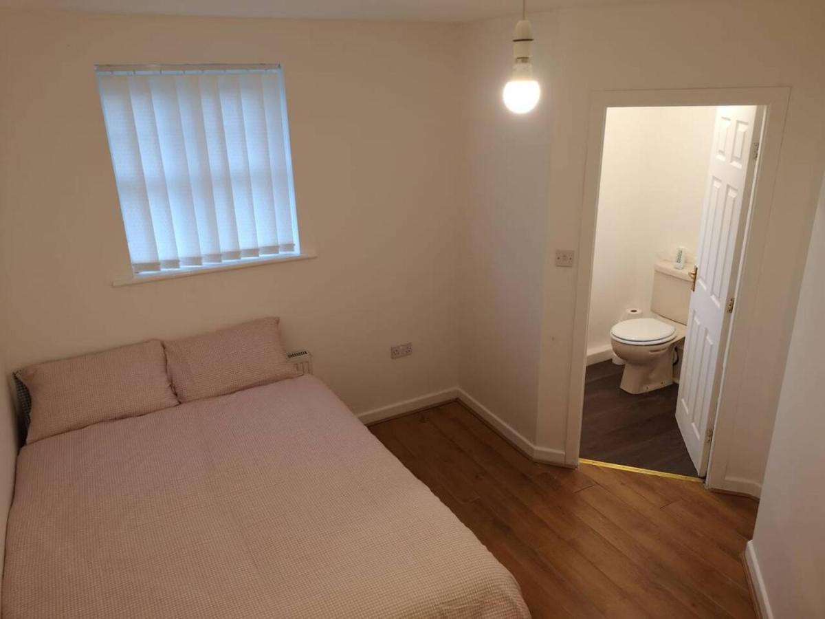 Quiet Residential Area Within Easy Reach To Town Vakantiehuis *