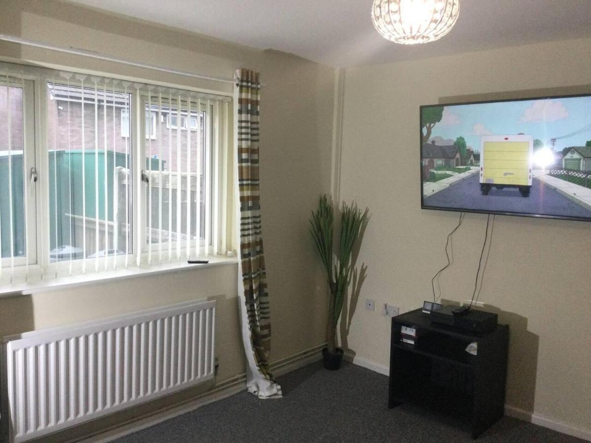 Residential Within Easy Reach To Town * Manchester