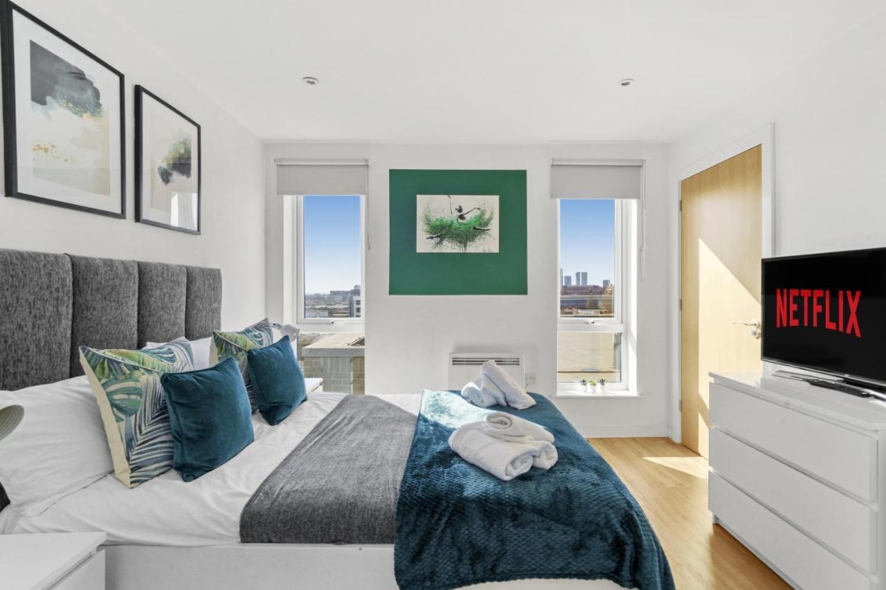 Stunning Centre Penthouse - Sleeps 10 - Parking Manchester
