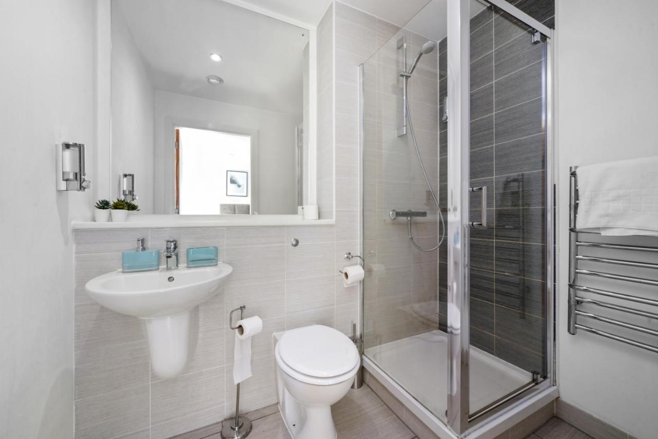 Apartment Stunning Centre Penthouse - Sleeps 10 - Parking Manchester