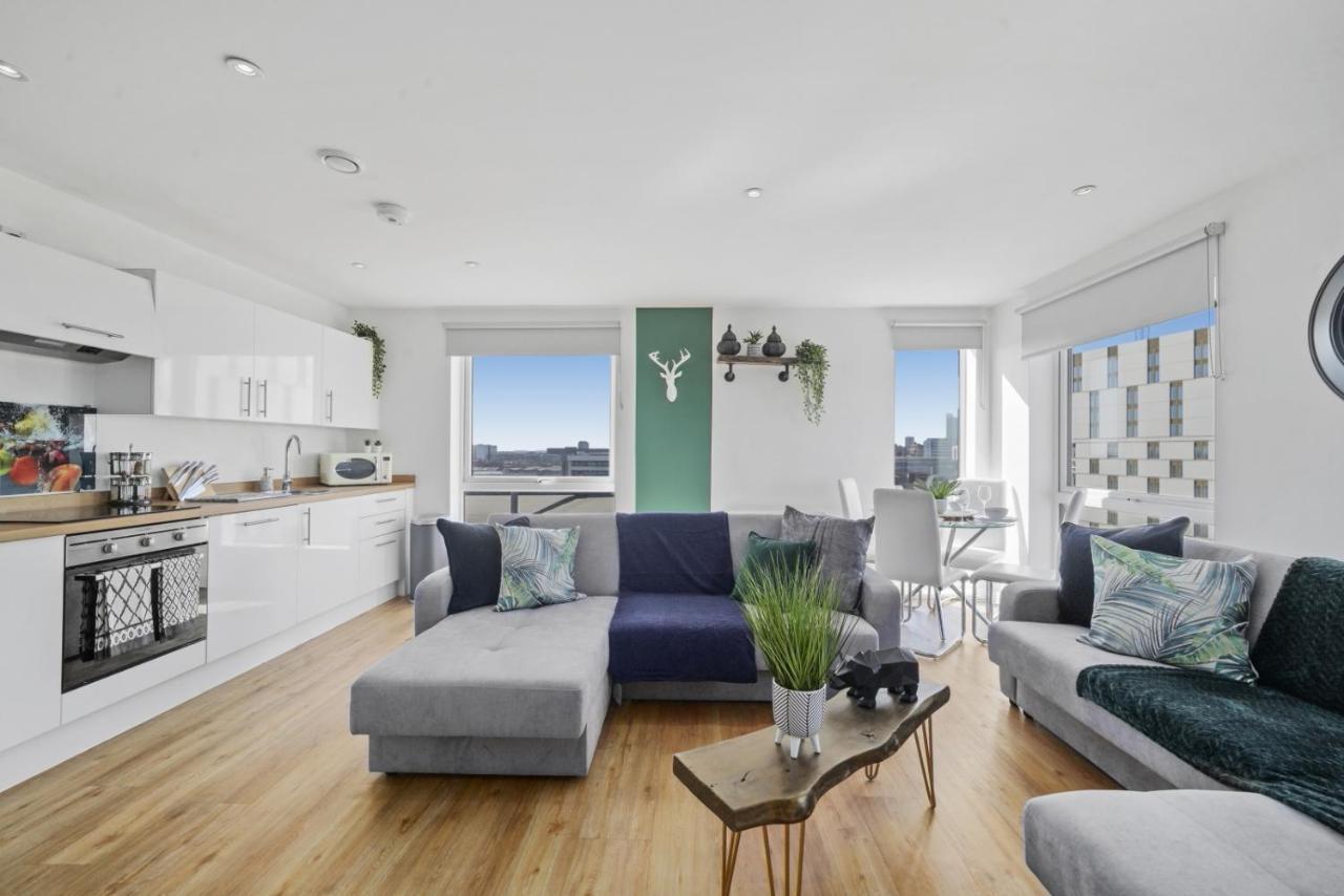 Apartment Stunning Centre Penthouse - Sleeps 10 - Parking Manchester