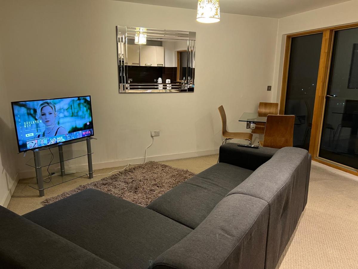 Bigkings Stylish 2 Bedroom With Free On Street Parking Apartment