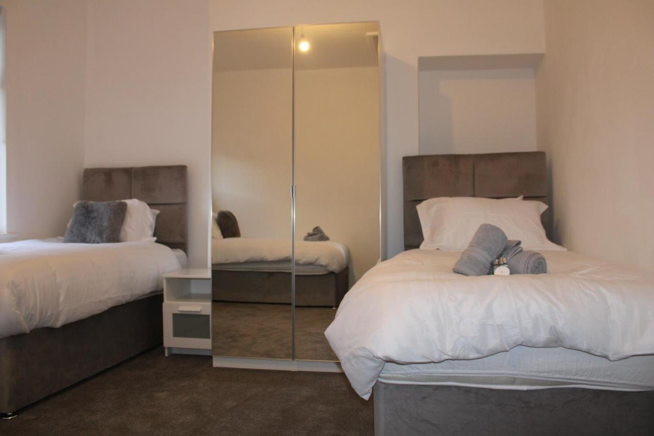 Beautiful, Spacious, Old Trafford Holiday home *