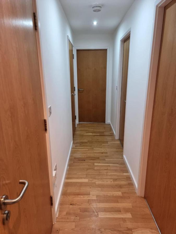 Beautiful 2-bed In Centre Apartment *