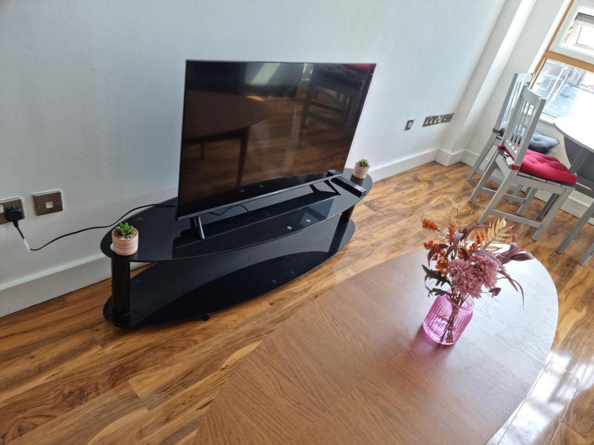 City View 2-Bed Apartment In Manchester Manchester