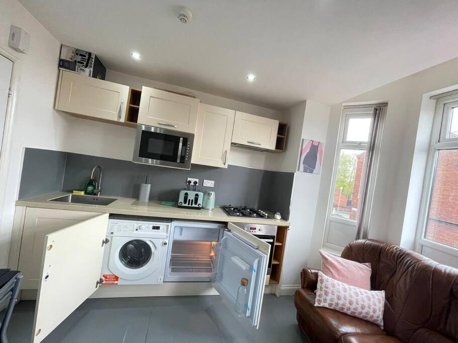 Bijou Studio Flat Curry Mile - Newly Renovated - Free Parking Apartment