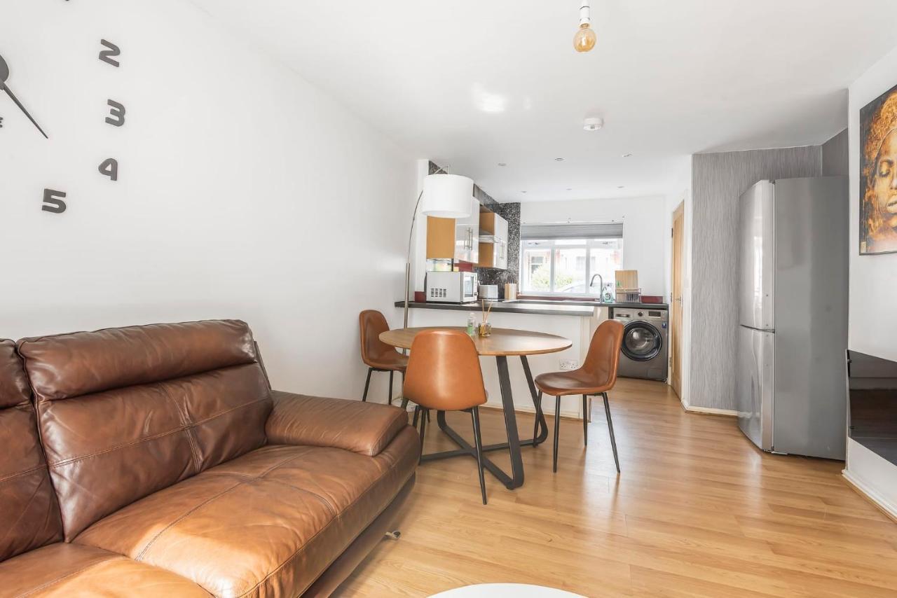 Appartement Entire - Cosy 3 Bedroom House, Close To Levenshulme Station, 13 Mins To Centre Manchester