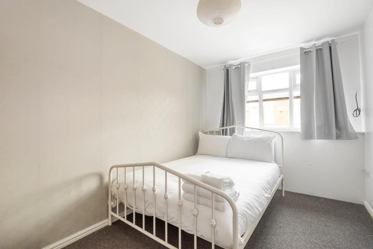 Entire - Cosy 3 Bedroom House, Close To Levenshulme Station, 13 Mins To Centre * Manchester