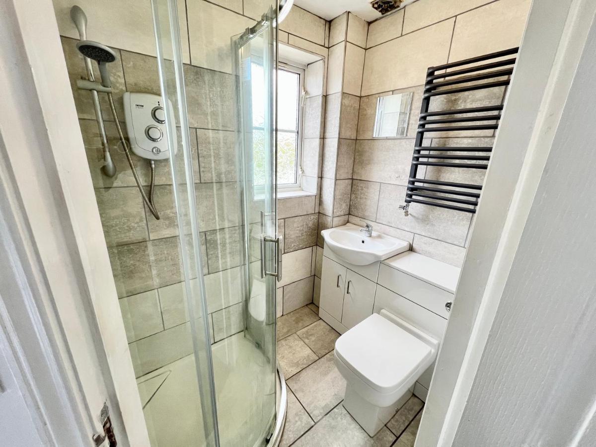 Spacious 3-bedroom House With 5 Beds And Sofa-bed Holiday home *